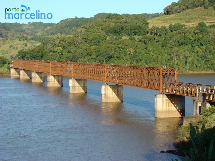 Trânsito está interrompido na Ponte Ferroviária de Marcelino 