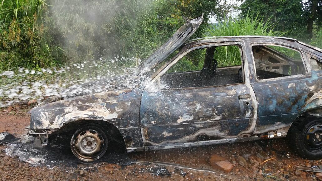 Incêndio destroi veículo no interior de Ipumirim