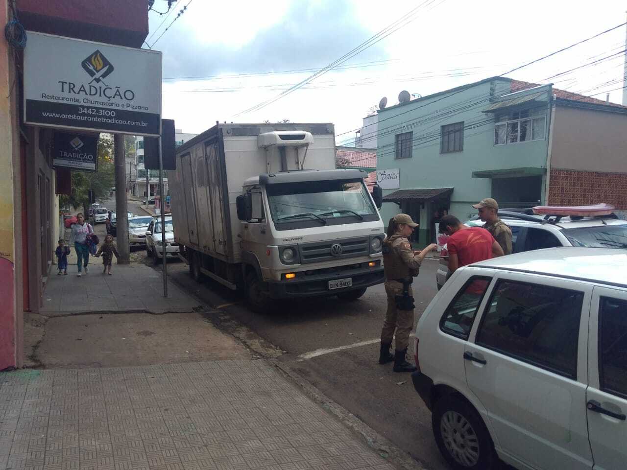 Ladrão arromba caminhão e furta carteira com cerca de R$ 2 mil em Concórdia