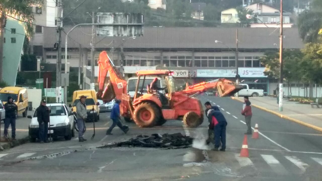 Prefeitura intensifica o tapa-buracos na área central de Concórdia