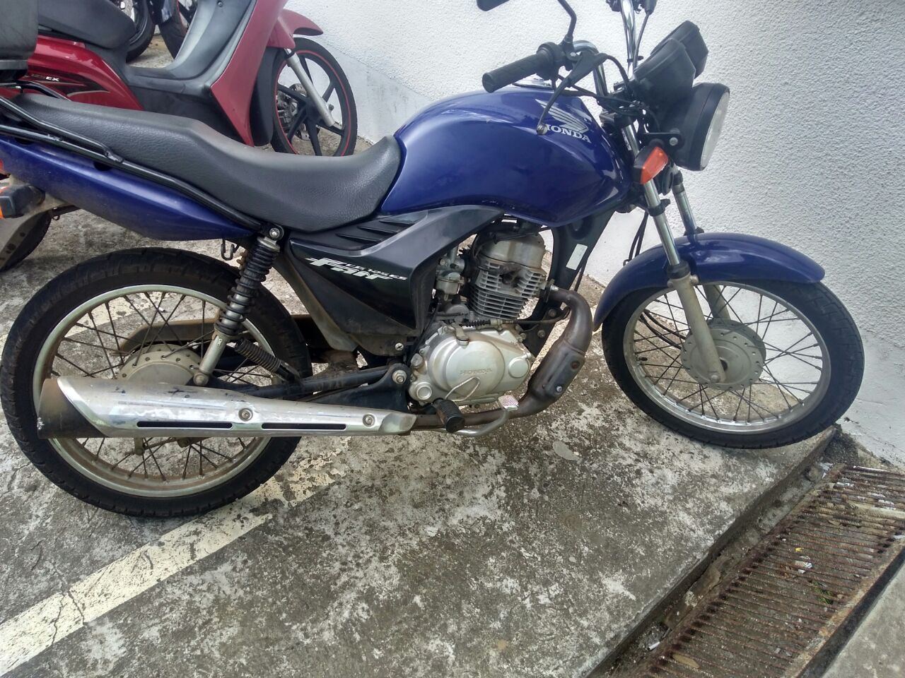 PM localiza motocicleta com registro de furto