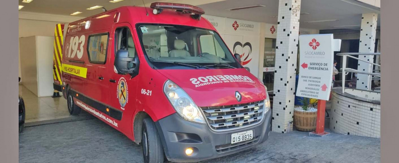 A idosa e o motociclista foram levados ao Hospital São Francisco / Foto: Cristiano Mortari