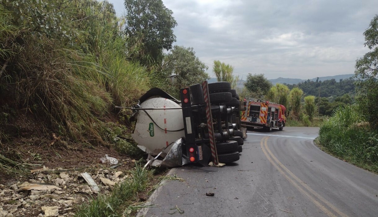 Motorista morre em tombamento de caminhão na SC 155 em Xavantina