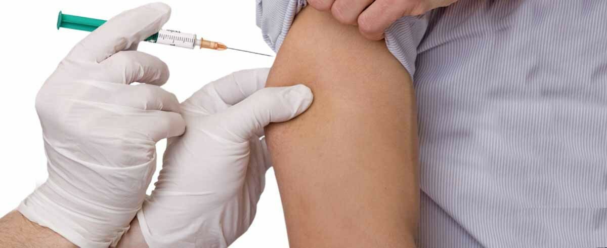 Vacinação de 4ª dose para idosos a partir dos 65 anos inicia segunda-feira