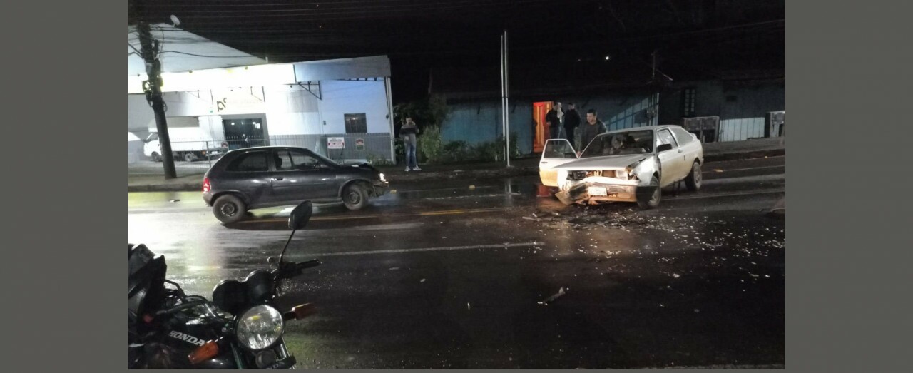 Três pessoas feridas em colisão entre dois veículos em Concórdia