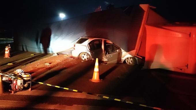 Duas pessoas morrem em acidente envolvendo três veículos na BR 153 em Erechim