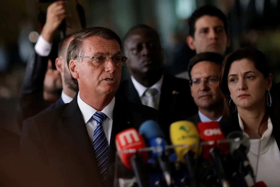 Bolsonaro diz que vai cumprir a Constituição; Ciro Nogueira inicia a transição