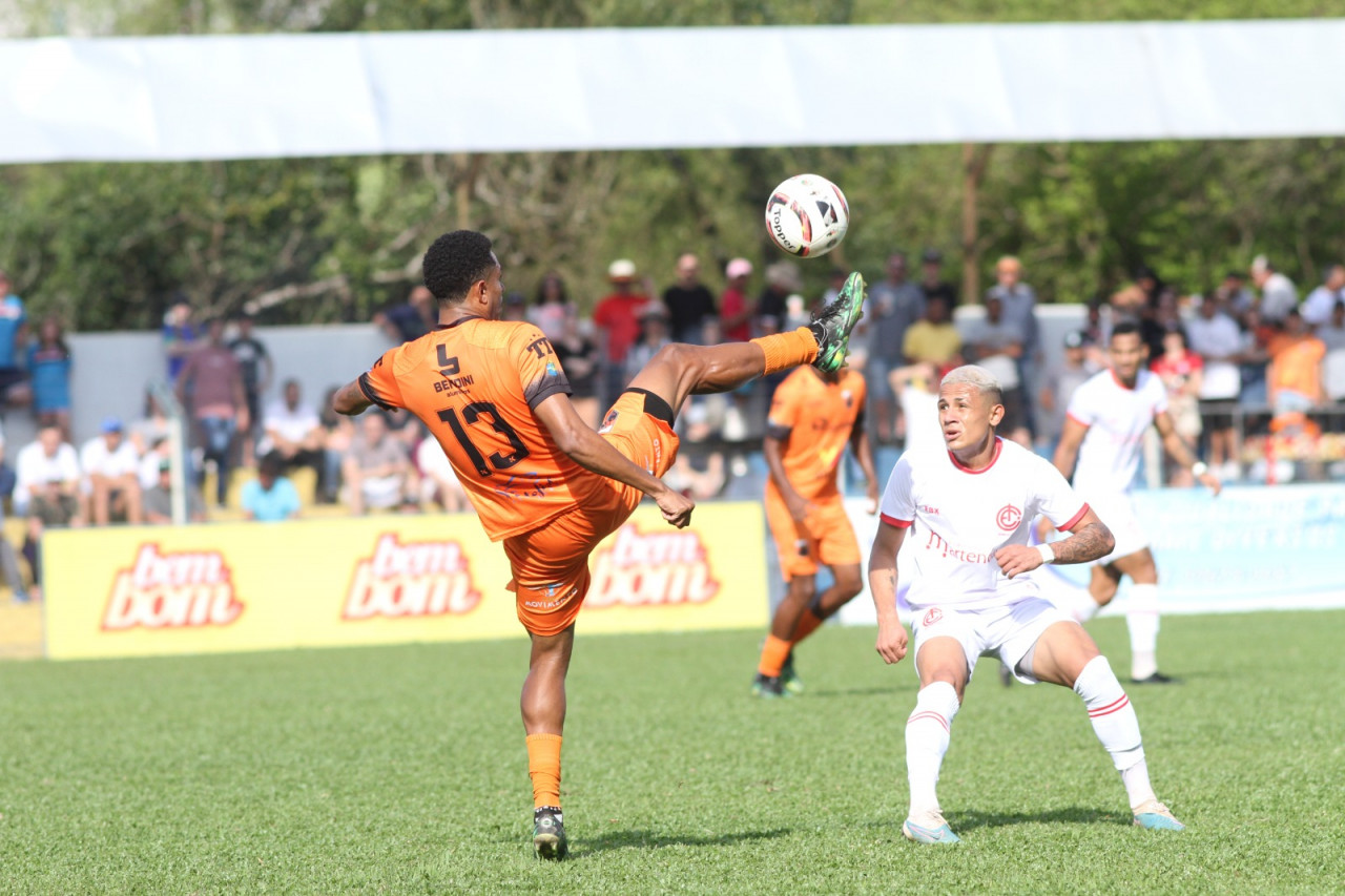 Internacional vence o Santa Catarina; Guarani e Nação empataram