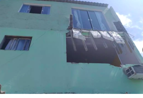 Sacada de hostel desaba de 7 metros e mata duas irmãs em Florianópolis