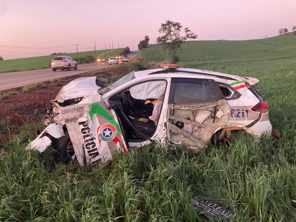 Acusado de tentar matar companheira bate em carro da PM e causa acidente no Oeste Acusado de tentar matar companheira bate em carro da PM e causa acidente no Oeste