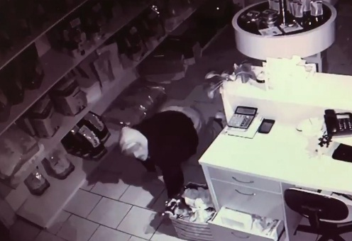 Homem invade Pet Shop e furta mercadorias e dinheiro em Concórdia