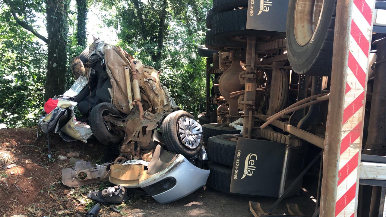 Grave acidente deixa quatro vítimas fatais na BR 282 em Nova Erechim