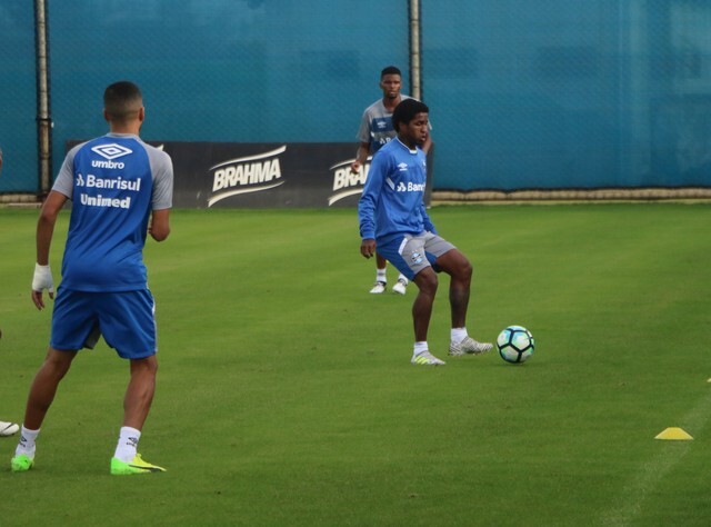 Bolños e Marcelo Oliveira voltam a treinar no Grêmio