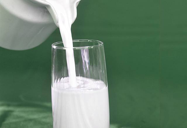 Preço do litro do leite pago ao produtor terá aumento de 2,1%