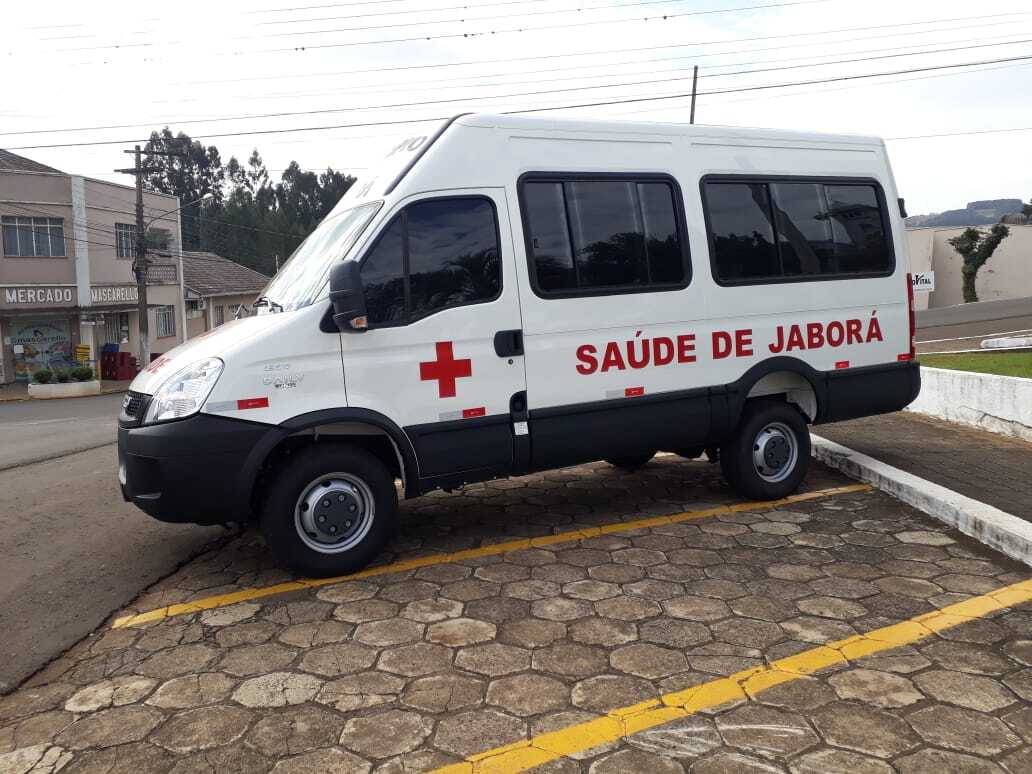 Secretaria de Saúde de Jaborá adquire van para transporte de pacientes