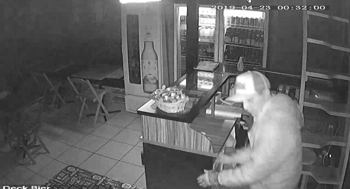 Ladrão arromba bar em Concórdia e leva dinheiro do caixa - Fotos e vídeo
