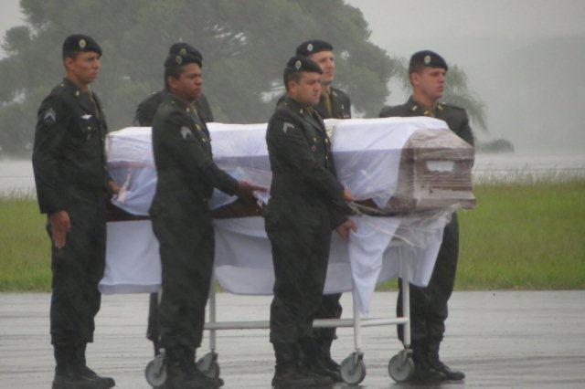 Corpos das vítimas do acidente chegam em Chapecó