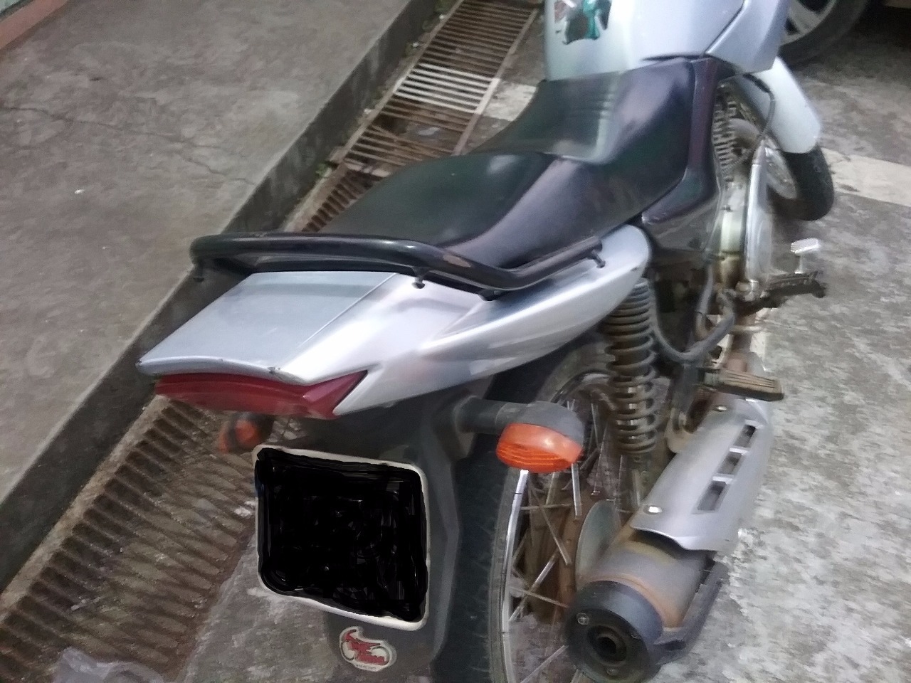 PM recupera motocicleta furtada e prende foragido da Justiça