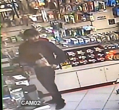 Homem furta facas em loja no centro de Concórdia - Vídeo