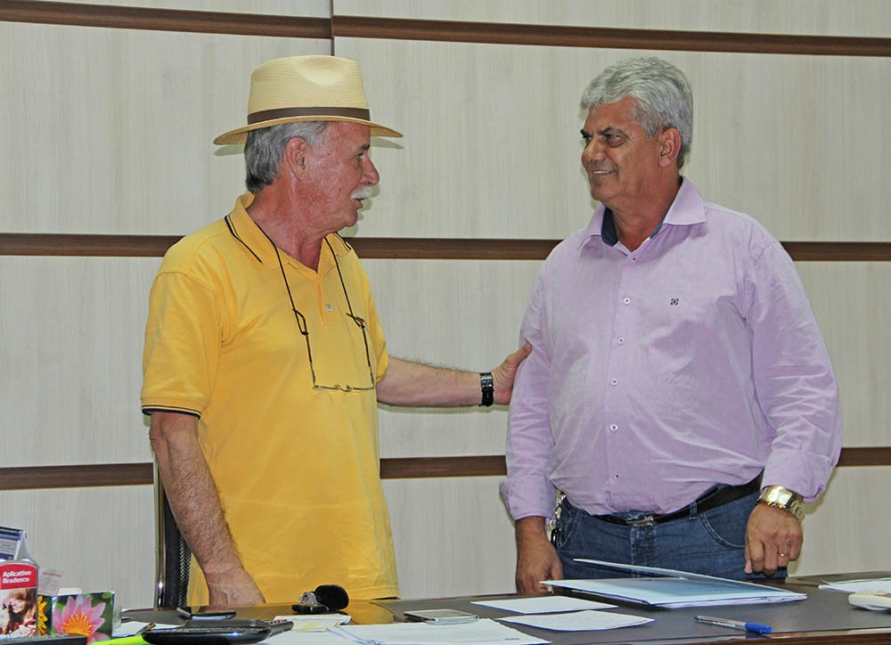 Vice-prefeito Domingos assume prefeitura de Itá