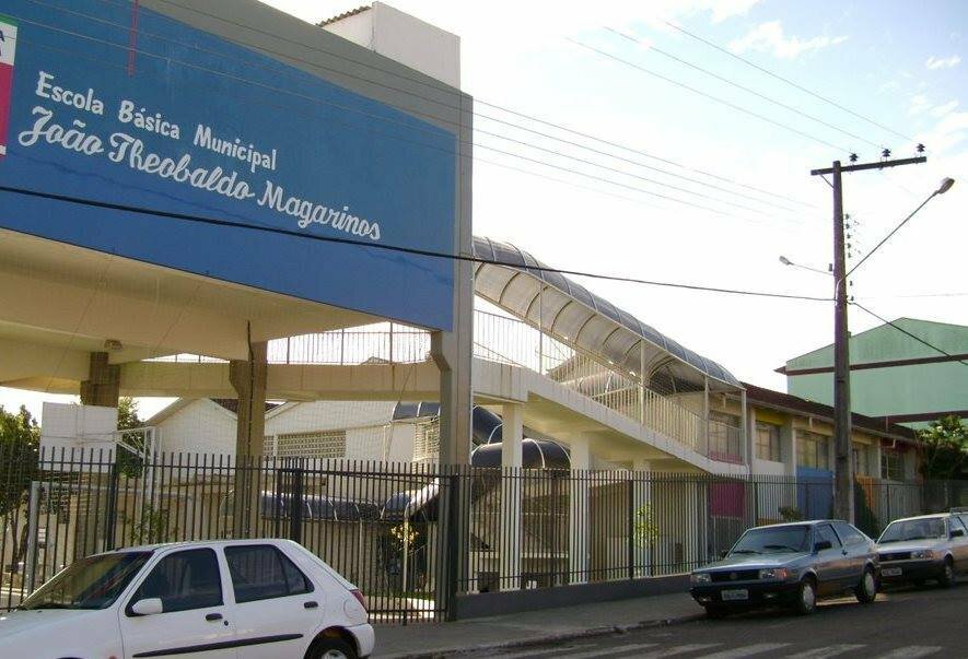 Prefeitura notifica empresa responsável pela reforma do Theobaldo Magarinos