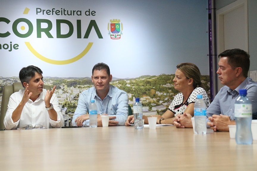 Prefeitura de Concórdia notifica nova presidente da Casan