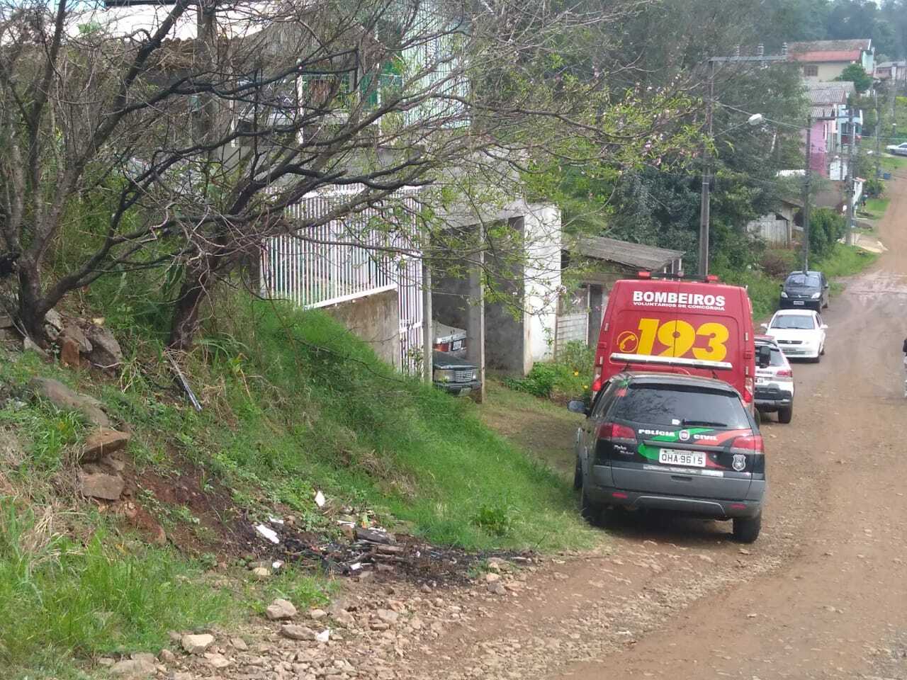 Mulher achada morta dentro de residência no Petrópolis