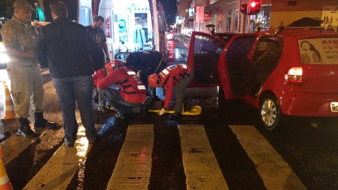 Duas pessoas levemente feridas em colisão no centro de Concórdia (fotos)