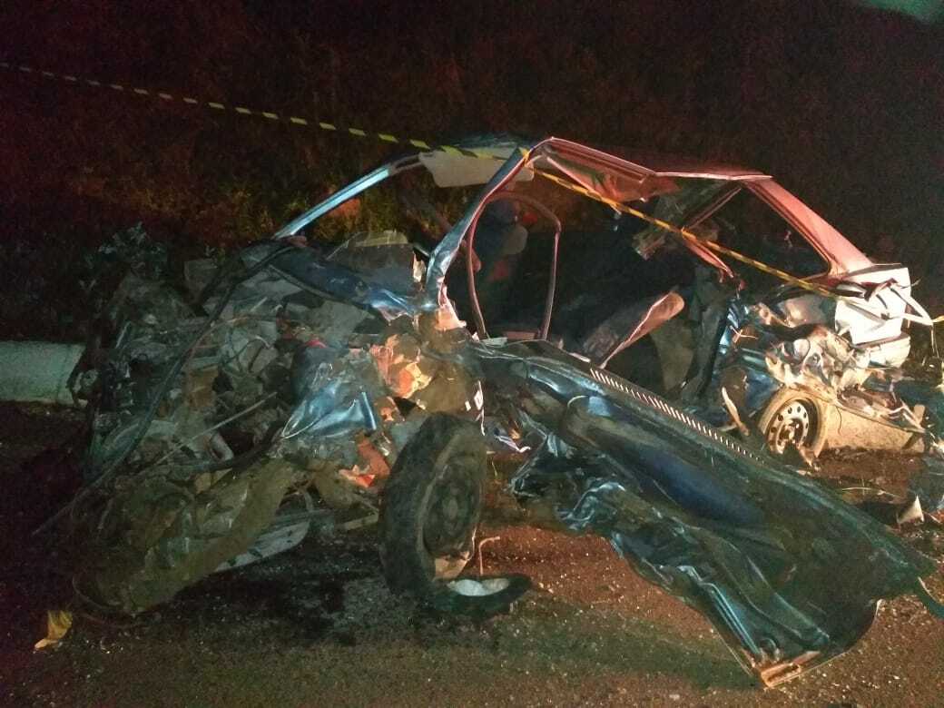 Motorista morre em acidente entre automóvel e caminhão na BR-282