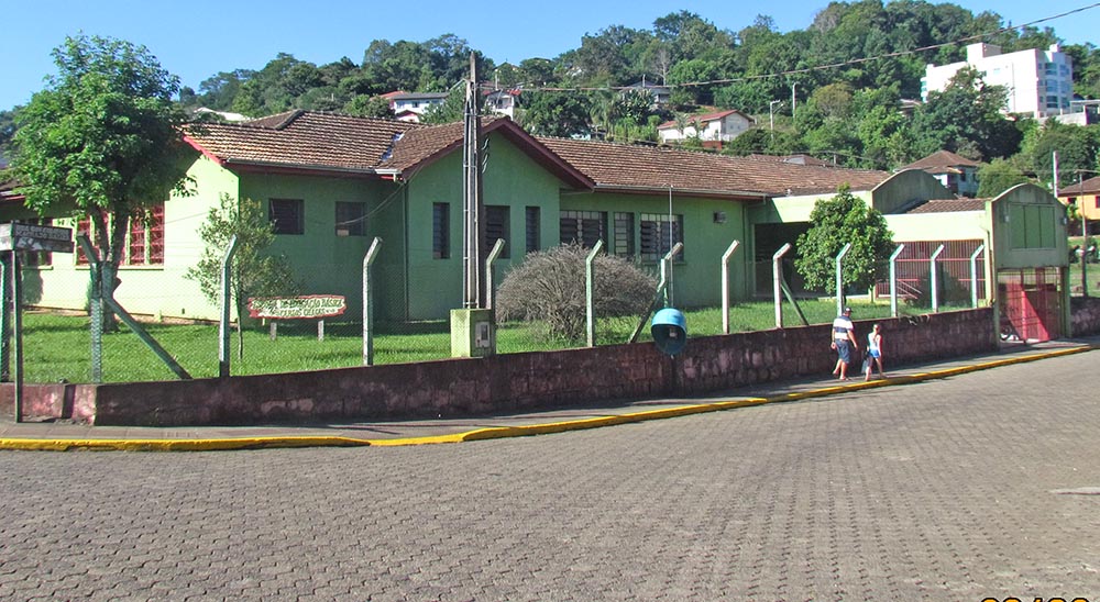 Escola Carlos Chagas pode ser passada ao município de Ipira através de comodato