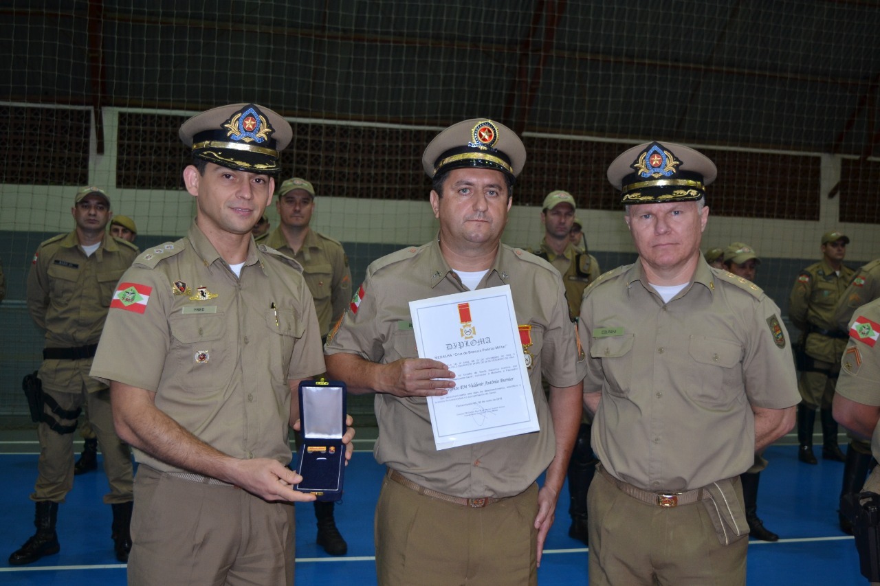 Policial de Seara recebe condecoração por bravura