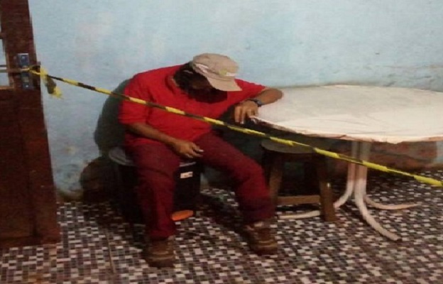 Insólito: Homem morre sentado em mesa de bar