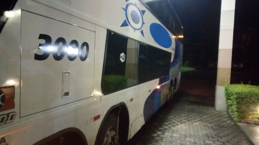 Ônibus de turismo com documentação atrasada é apreendido em Piratuba