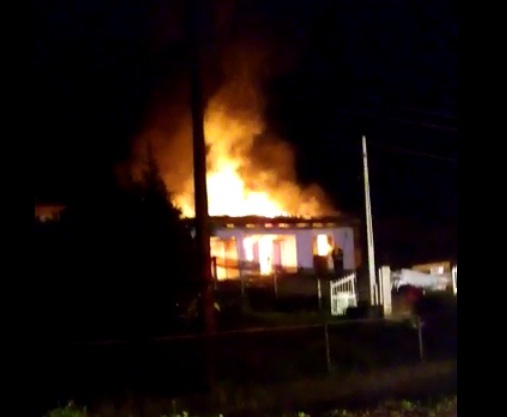 Casa é destruída pelas chamas no interior de Piratuba