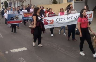 Passeata pede conscientização sobre maus-tratos contra animais em Concórdia