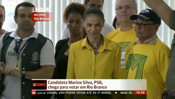 Marina vota em Rio Branco acompanhada por familiares