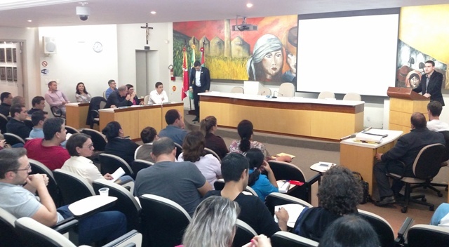 Moradores de Planalto cobram abertura da Estratégia de Saúde