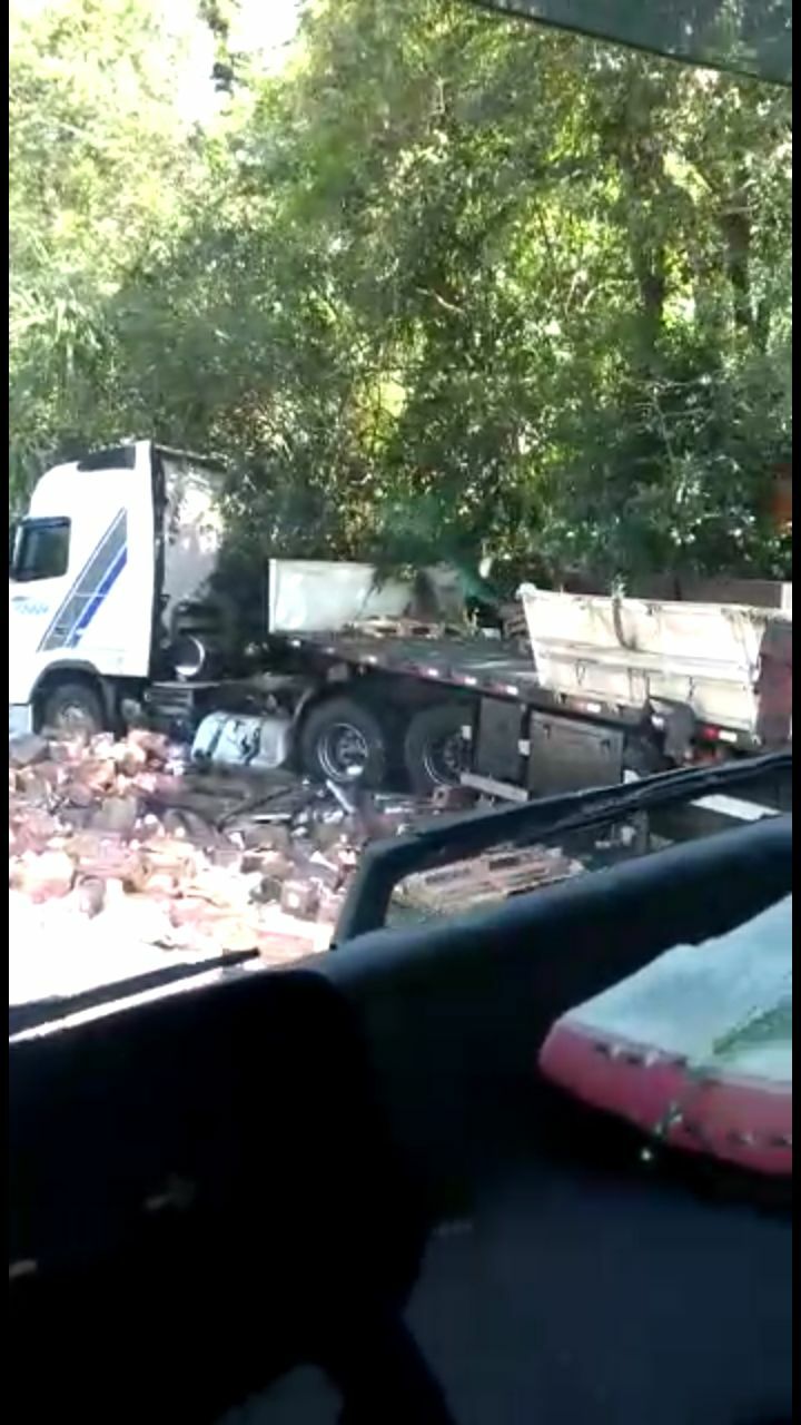 Caminhão de Concórdia se envolve em acidente no Paraná