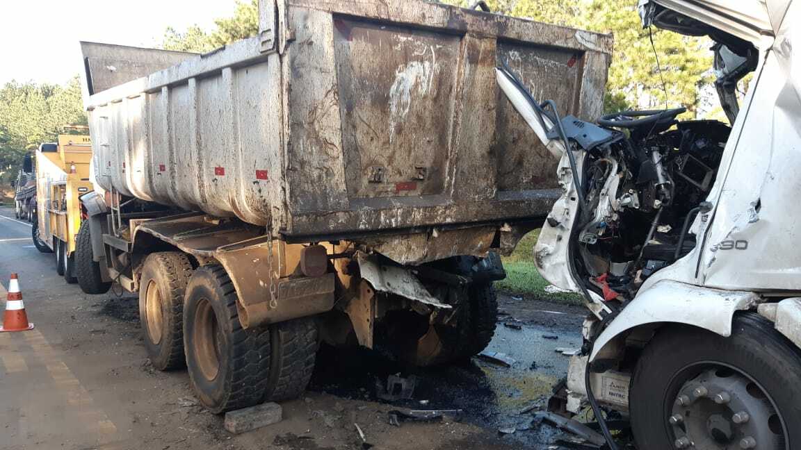 Motorista de caminhão com placas de Concórdia morre em acidente na BR-116